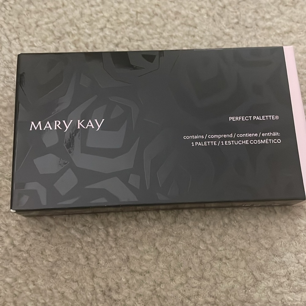 Mary Kay Bundle! 6 eye colors + 1 compact NWT Free samples w/purchase! A steal! - Picture 3 of 8